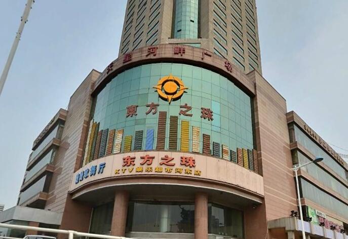 河?xùn)|區(qū)天星河畔廣場(chǎng)樓體大牌